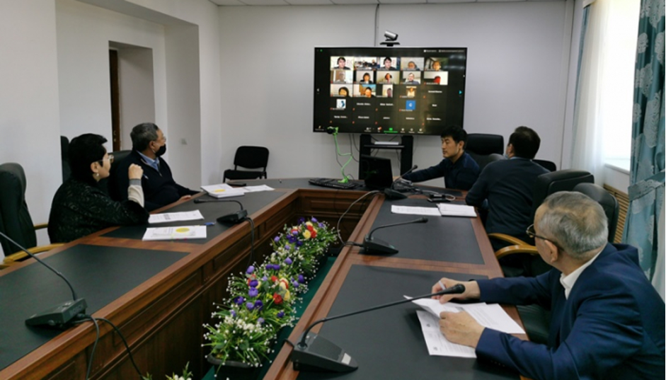 Họp trực tuyến qua màn hình