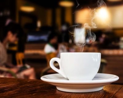 Cách quán cafe Carlos Coffee phục vụ một tách cà phê kết nối Aruba Instant On