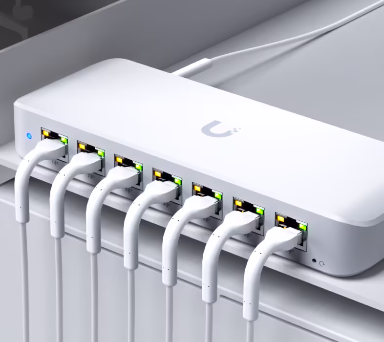 thiet-bi-chuyen-mach-switch-unifi-ultra-60w
